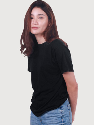 เสื้อยืดคอกลม — สีดำ