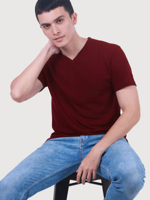 V-neck t-shirt, red