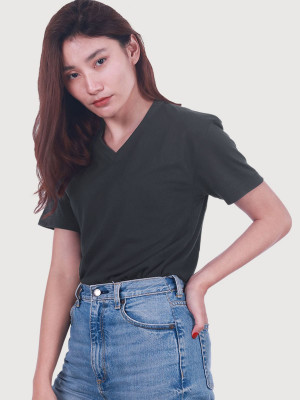เสื้อยืดคอวี — สีเทาเข้ม - primary เสื้อยืดคอวี — สีเทาเข้ม - primary